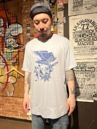 2XLラスト2枚で終了 DGWD / BLUE DAGGER OWL 半袖Tシャツ artwork by MR. LEE