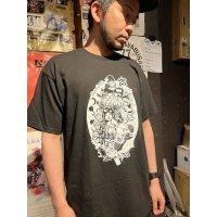Lサイズラスト2枚で終了 DGWD / BARRIO SUITE 半袖Tシャツ artwork by NIGHT tha FUNKSTA