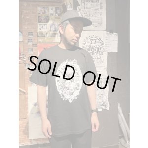 画像2: Lサイズラスト1枚で終了 DGWD / BARRIO SUITE 半袖Tシャツ artwork by NIGHT tha FUNKSTA