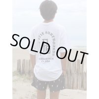 送料無料 PICKLE STIX SURFBOARDS (Smelly of NOFX) / SMOG TOWN Tシャツ WHITE