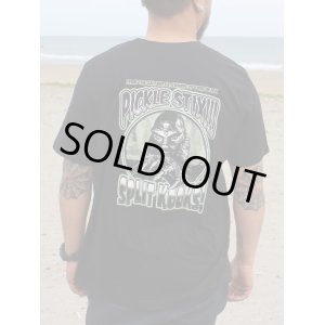 画像1: 送料無料 PICKLE STIX SURFBOARDS (Smelly of NOFX) / CREATURE Tシャツ BLACK