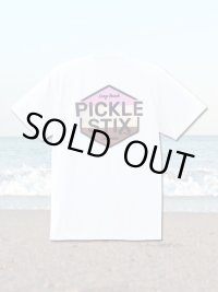 送料無料 PICKLE STIX SURFBOARDS (Smelly of NOFX) / NEAPOLITAN Tシャツ WHITE