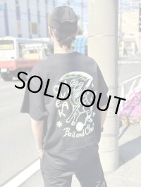 ”OWEAK x BALL&CHAIN” / PIGS artwork by ILLSYNAPSE コラボ Tシャツ BLACK