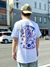 ”OWEAK x BALL&CHAIN” / PIGS artwork by ILLSYNAPSE コラボ Tシャツ WHITE