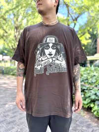 LONG BEACH DUB ALLSTARS / Tattoo Girl Artwork by Opie Ortiz Tシャツ チョコレート