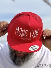 送料無料 3枚限定入荷 MORE FUCK / More Fuk メッシュスナップバックキャップ レッド