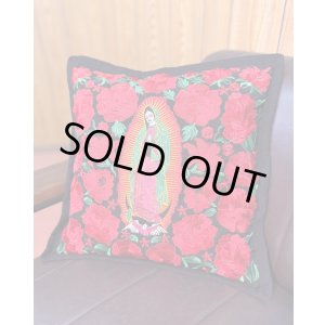 画像2: 送料無料 ESTRELLA STANDARD / GUATEMALA  ALL刺繍 グアダルーペ 薔薇 クッションカバー&ヌードクッションセット ブラック