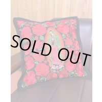 送料無料 ESTRELLA STANDARD / GUATEMALA  ALL刺繍 グアダルーペ 薔薇 クッションカバー&ヌードクッションセット ブラック