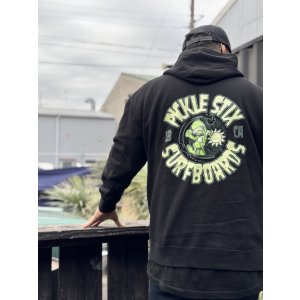 画像1: 送料無料 PICKLE STIX SURFBOARDS (SMELLY by NOFX) / PICKLE FINK プルオーバーパーカー BLACK