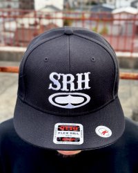 送料無料 SRH / Decades of defiance スナップバックキャップ BLACK