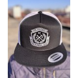 送料無料 DIXXON FLANNEL CO / Flat Bill Trucker スナップバックキャップ BLACK / WHITE