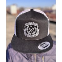 送料無料 DIXXON FLANNEL CO / Flat Bill Trucker スナップバックキャップ BLACK / WHITE