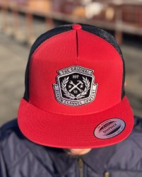 送料無料 DIXXON FLANNEL CO / Flat Bill Trucker スナップバックキャップ RED / BLACK