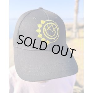 画像1: ラスト1枚で終了 BLINK-182 / Yellow Six Arrow Smile ベースボールキャップ BLACK