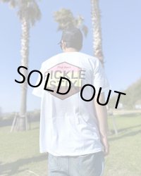 スメリーさん直買い付けアイテム 送料無料 M、Lサイズのみ BALL&CHAIN別注 PICKLE STIX SURFBOARDS / Neapolitan Tシャツ ホワイト