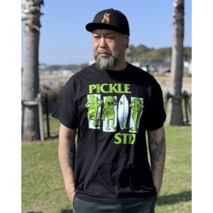 画像1: 送料無料 BALL&CHAIN別注 PICKLE STIX SURFBOARDS / BALL&CHAIN別注 Black Pickle Tシャツ ブラック