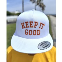 20th Anniversary Special Item FMC / KEEP IT GOOD artwork by ATSUxKICK (QUICKDEAD) スナップバックキャップ ホワイト / オレンジ