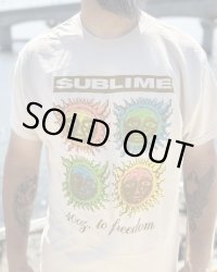 カリフォルニア買付アイテム 送料無料 SUBLIME / 40 oz. to Freedom Colorblock Tシャツ サンド