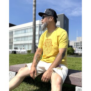 画像2: オーピーさん直買付アイテム 送料無料 DGWD / MAIZE MAN FACE 半袖Tシャツ マスタード artwork by ILLSYNAPSE