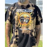 カリフォルニア買付アイテム 送料無料 SUBLIME / 40 Oz. To Freedom Sun ブリーチダイTシャツ ブラック