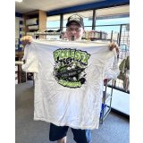 スメリーさん直買い付けアイテム 送料無料 L、XLサイズのみ BALL&CHAIN別注 PICKLE STIX SURFBOARDS / Biohazard Tシャツ ホワイト