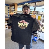 スメリーさん直買い付けアイテム 送料無料 BALL&CHAIN別注 PICKLE STIX SURFBOARDS / Neapolitan Tシャツ ブラック