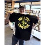 スメリーさん直買い付けアイテム 送料無料 Sサイズのみ PICKLE STIX SURFBOARDS / BALL&CHAIN別注 Pickle Fink Tシャツ ブラック