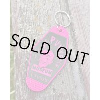 ファット・マイクさん直買い付けアイテム 残り3個で終了 THE PUNK ROCK MUSEUM / Vegas Vic Hotel キーチェーン ピンク