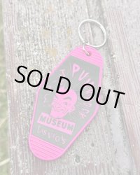 ファット・マイクさん直買い付けアイテム 残り3個で終了 THE PUNK ROCK MUSEUM / Vegas Vic Hotel キーチェーン ピンク