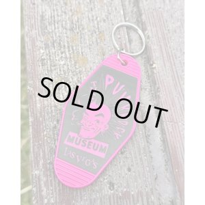 画像1: ファット・マイクさん直買い付けアイテム 残り3個で終了 THE PUNK ROCK MUSEUM / Vegas Vic Hotel キーチェーン ピンク