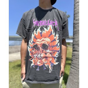画像11: カリフォルニア買付アイテム 送料無料 L、2XLサイズのみ METALLICA / Flaming Flower Skull Tシャツ ブラック Artwork by PUSHEAD