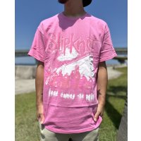 カリフォルニア買付アイテム 送料無料 SLIPKNOT / Here Comes the Pain Tシャツ ピンク
