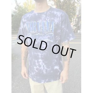 画像1: Lサイズラスト1枚で終了 NIRVANA / Nevermind Wavy Logo (Wash Collection) Tシャツ