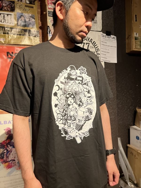 画像1: Lサイズラスト1枚で終了 DGWD / BARRIO SUITE 半袖Tシャツ artwork by NIGHT tha FUNKSTA (1)