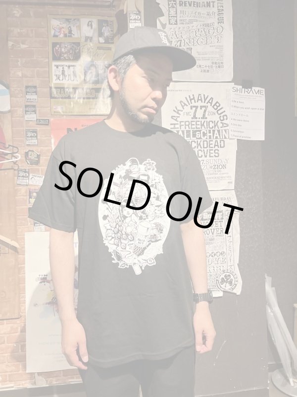 画像2: Lサイズラスト1枚で終了 DGWD / BARRIO SUITE 半袖Tシャツ artwork by NIGHT tha FUNKSTA (2)