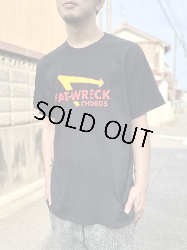 画像15: 送料無料 XLラスト2枚で終了 FAT WRECK CHORDS / FAT-N-OUT Tシャツ (15)