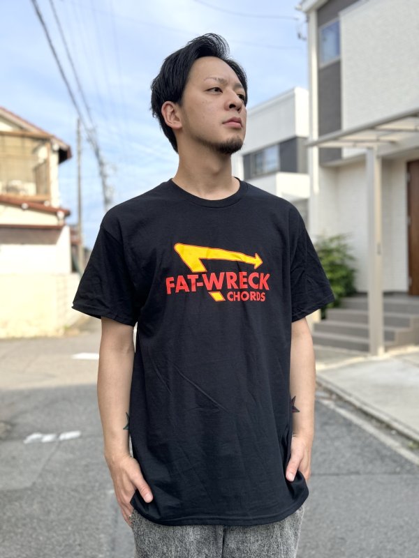 画像1: 送料無料 XLサイズ4枚のみ FAT WRECK CHORDS / FAT-N-OUT Tシャツ (1)