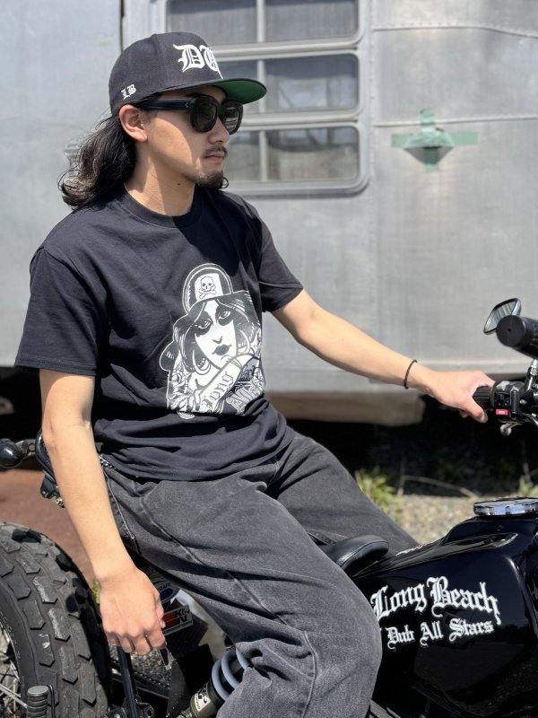 画像2: LONG BEACH DUB ALLSTARS / Tattoo Girl Artwork by Opie Ortiz Tシャツ ブラック (2)