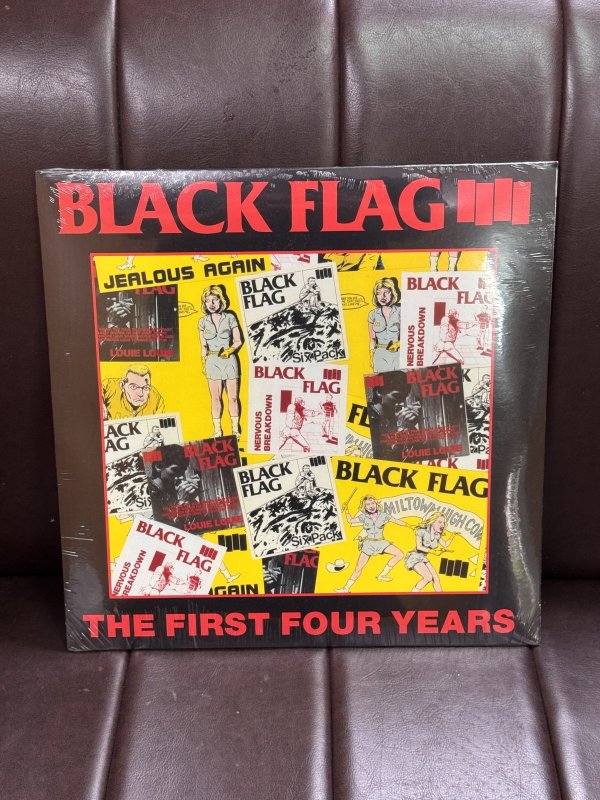 画像2: 5枚のみ限定入荷 BLACK FLAG / The First Four Years 12インチ レコード SST Records Official 新品未開封 (2)