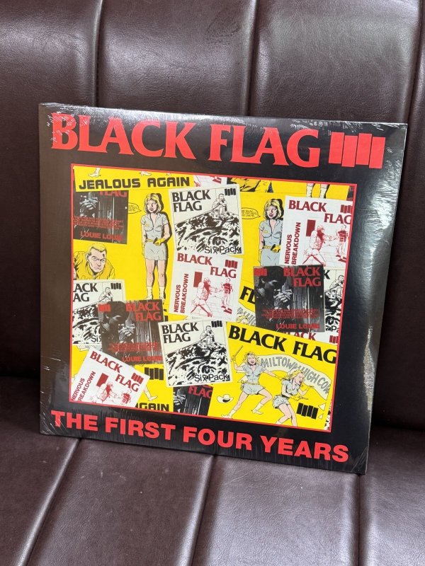 画像1: 5枚のみ限定入荷 BLACK FLAG / The First Four Years 12インチ レコード SST Records Official 新品未開封 (1)