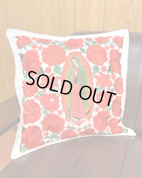 画像2: ラスト1個で終了 送料無料 ESTRELLA STANDARD / GUATEMALA  ALL刺繍 グアダルーペ 薔薇 クッションカバー&ヌードクッションセット ホワイト (2)