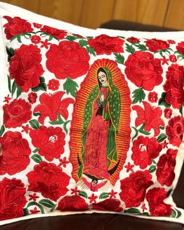 画像3: 送料無料 ESTRELLA STANDARD / GUATEMALA  ALL刺繍 グアダルーペ 薔薇 クッションカバー&ヌードクッションセット ホワイト (3)