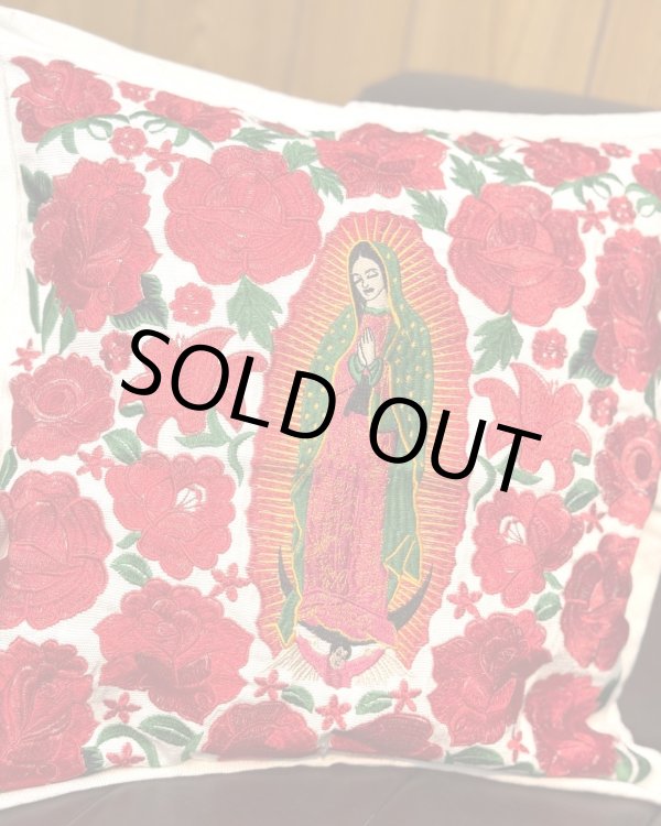 画像3: ラスト1個で終了 送料無料 ESTRELLA STANDARD / GUATEMALA  ALL刺繍 グアダルーペ 薔薇 クッションカバー&ヌードクッションセット ホワイト (3)