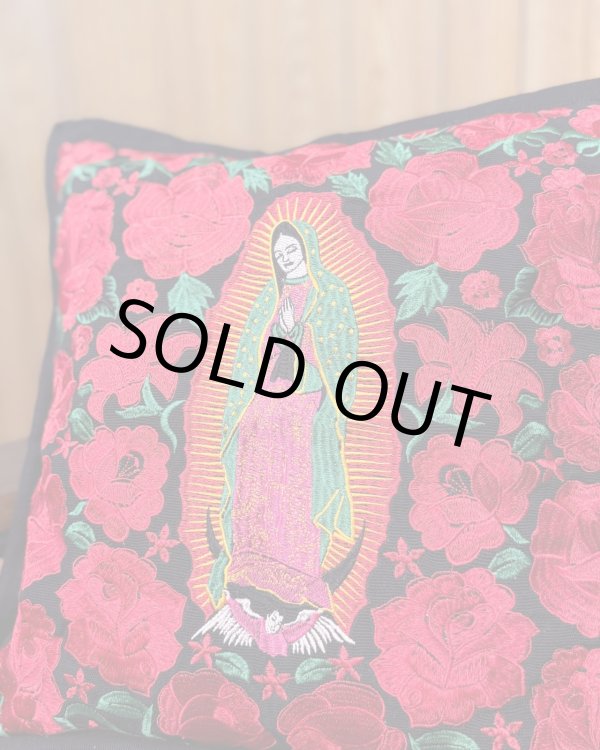 画像3: 送料無料 ESTRELLA STANDARD / GUATEMALA  ALL刺繍 グアダルーペ 薔薇 クッションカバー&ヌードクッションセット ブラック (3)