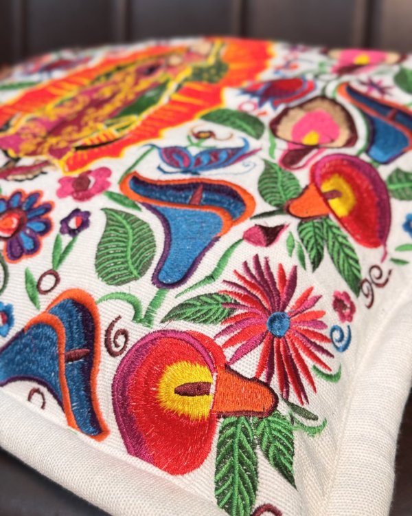 画像5: 送料無料 ESTRELLA STANDARD / GUATEMALA  ALL刺繍 グアダルーペ カラーリリー クッションカバー&ヌードクッションセット ホワイト (5)