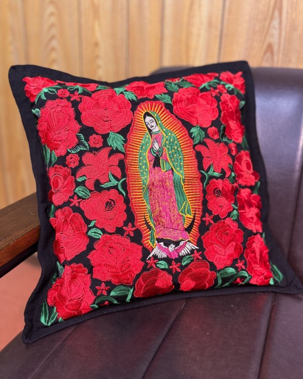 画像1: 送料無料 ESTRELLA STANDARD / GUATEMALA  ALL刺繍 グアダルーペ 薔薇 クッションカバー&ヌードクッションセット ブラック (1)