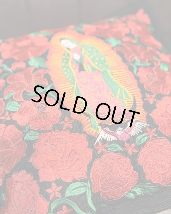 画像5: 送料無料 ESTRELLA STANDARD / GUATEMALA  ALL刺繍 グアダルーペ 薔薇 クッションカバー&ヌードクッションセット ブラック (5)