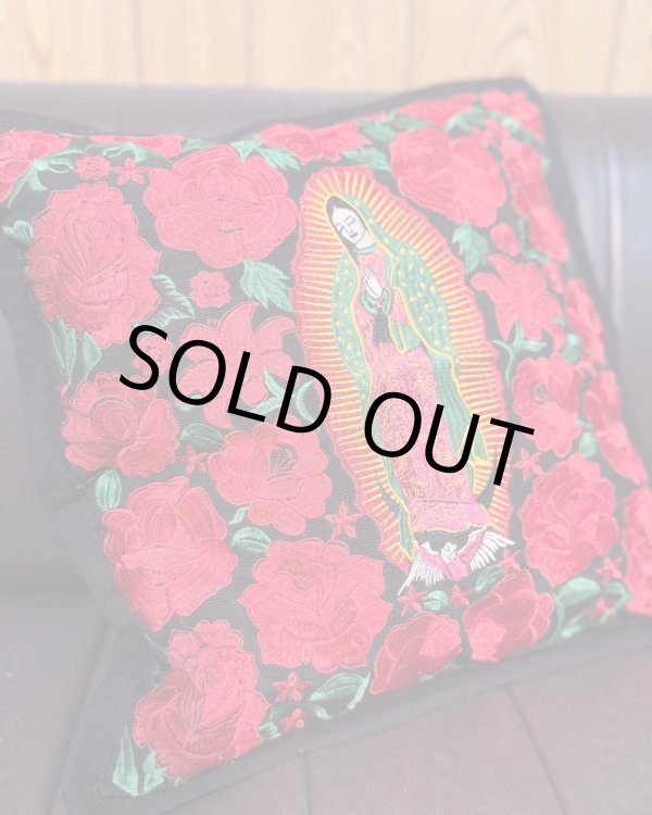 画像4: 送料無料 ESTRELLA STANDARD / GUATEMALA  ALL刺繍 グアダルーペ 薔薇 クッションカバー&ヌードクッションセット ブラック (4)