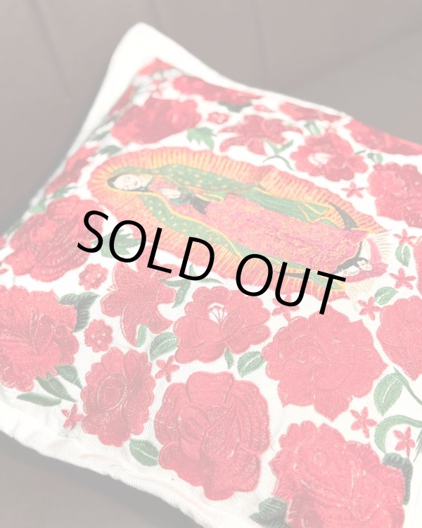 画像5: ラスト1個で終了 送料無料 ESTRELLA STANDARD / GUATEMALA  ALL刺繍 グアダルーペ 薔薇 クッションカバー&ヌードクッションセット ホワイト (5)