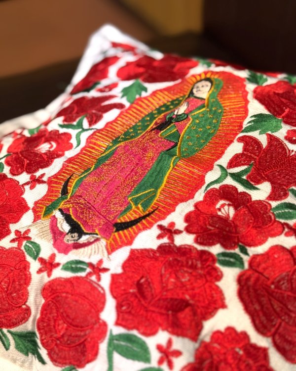 画像4: 送料無料 ESTRELLA STANDARD / GUATEMALA  ALL刺繍 グアダルーペ 薔薇 クッションカバー&ヌードクッションセット ホワイト (4)